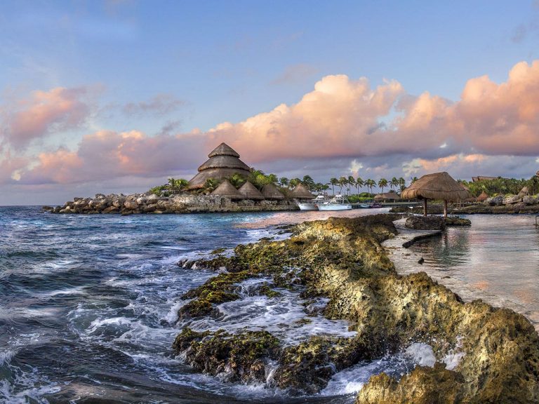 Hotel Xcaret Cancún: Vive el lujo y la belleza de un paraíso todo incluido en la Riviera Maya.